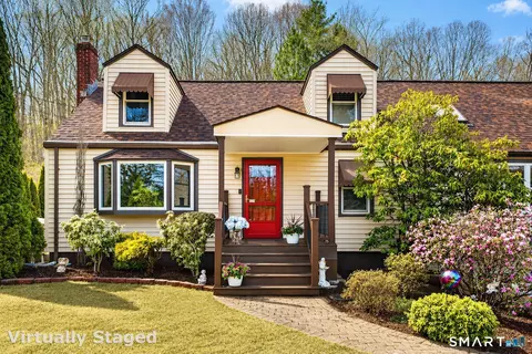 146 Village St, Northford, CT 06472