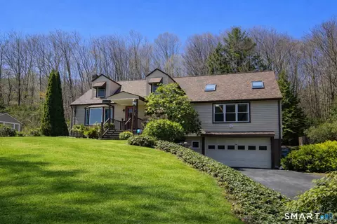 146 Village St, Northford, CT 06472