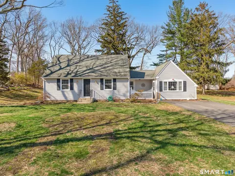 4 Robin Ln, Clinton, CT 06413