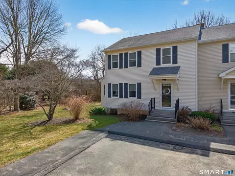 10 Castle Meadow Dr #10, Pawcatuck, CT 06379