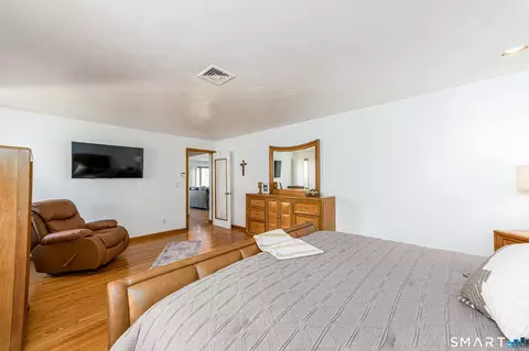 Bedroom - 240 Shepard Ave, Hamden, CT 06514 photo 4 of 5