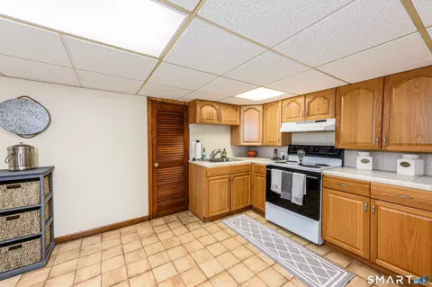 Kitchen - 240 Shepard Ave, Hamden, CT 06514 photo 4 of 4