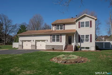 35 Fairlawn St, Farmington, CT 06032