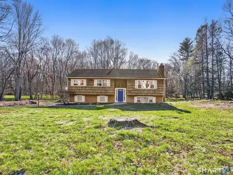 16 Deepdene Rd, Trumbull, CT 06611