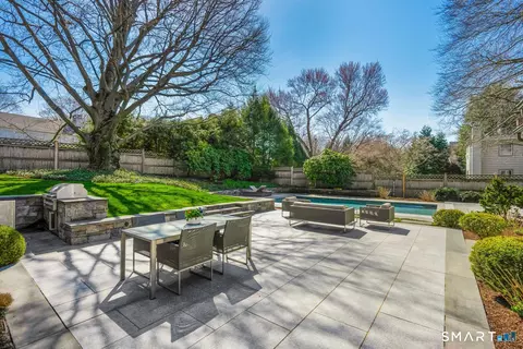 Exterior - 15 Beach Dr, Darien, CT 06820 photo 4 of 4