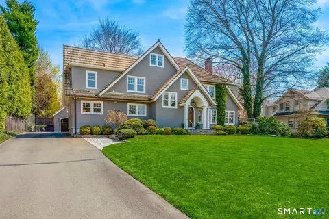 Exterior - 15 Beach Dr, Darien, CT 06820 photo 2 of 4