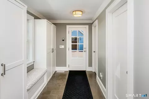 Entry Way - 15 Beach Dr, Darien, CT 06820 photo 2 of 3