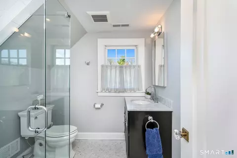 Bath - 15 Beach Dr, Darien, CT 06820 photo 5 of 7