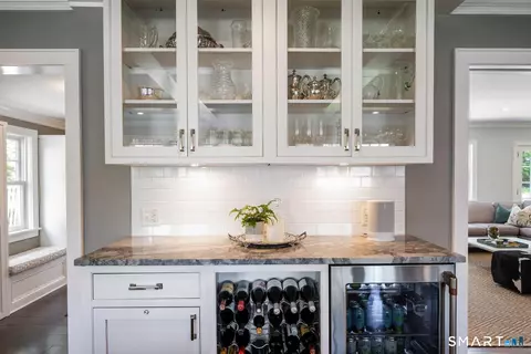 Kitchen - 15 Beach Dr, Darien, CT 06820 photo 4 of 4