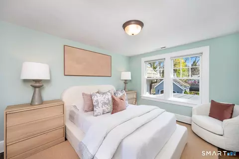 Bedroom - 15 Beach Dr, Darien, CT 06820 photo 4 of 6