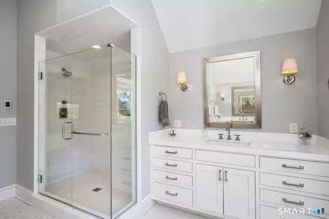 Bath - 15 Beach Dr, Darien, CT 06820 photo 3 of 7