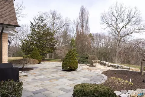 Exterior - 5 Viewpoint Ln, Ellington, CT 06029 photo 3 of 7