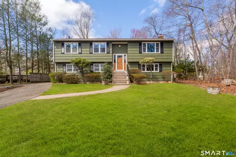 37 Rocky Hill Rd, Trumbull, CT 06611