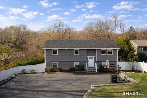 26 Three Lakes Dr, Stamford, CT 06902