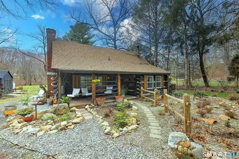 49 River Rd, Clinton, CT 06413