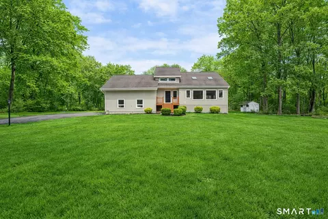 6 Daniels Dr, Danbury, CT 06811