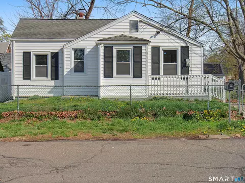 306 Saunders Ave, Bridgeport, CT 06606