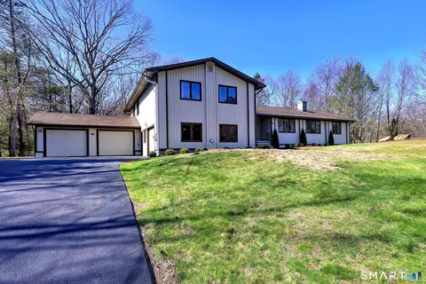 634 Aspen Ln, Orange, CT 06477