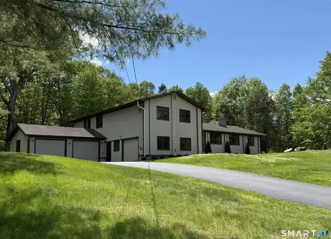 634 Aspen Ln, Orange, CT 06477