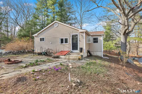 4 Whalehead Rd, Gales Ferry, CT 06335
