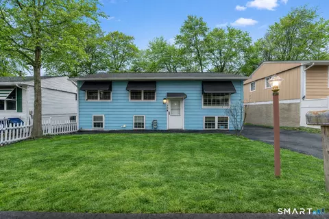 75 Wenham St, West Haven, CT 06516