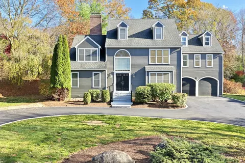 93 Putting Green Rd N, Trumbull, CT 06611