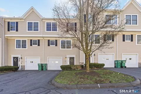 46 Donahue Ln #46, Manchester, CT 06042
