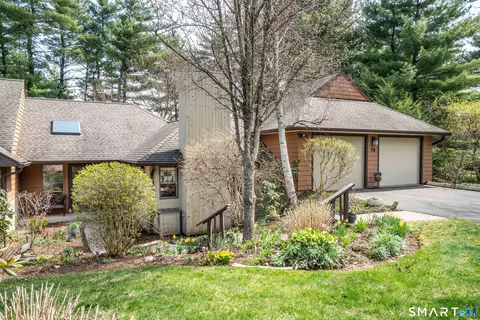 28 Cary Ln #28, Bloomfield, CT 06002