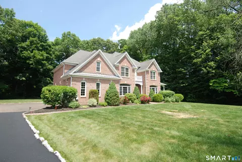 10 Whispering Hollow Ct, Cheshire, CT 06410