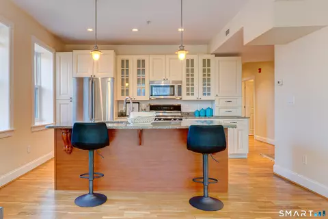 629 Chapel St #4A, New Haven, CT 06511