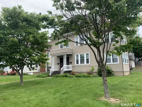 2 Bretton Rd, West Hartford, CT 06119
