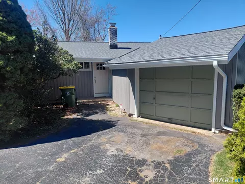 17 Hickory Hill Dr, Waterbury, CT 06708