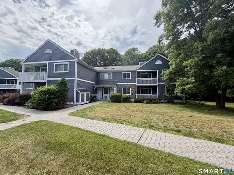 210 Windgate Cir #A, Monroe, CT 06468