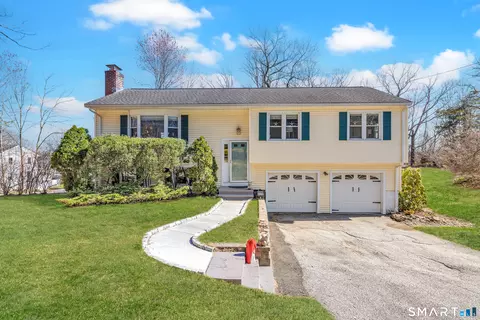 23 Surrey Dr, Shelton, CT 06484