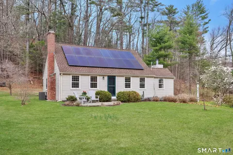 15 Mohawk Dr, Canton, CT 06019