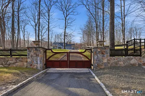 21 Split Rock Rd, Newtown, CT 06470