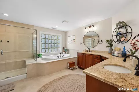 Bath - 3 E Lake Rd # E, Danbury, CT 06811 photo 1 of 3
