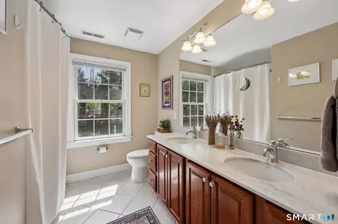 Bath - 3 E Lake Rd # E, Danbury, CT 06811 photo 3 of 3