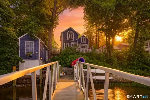 11 Stanton St, Waterford, CT 06385