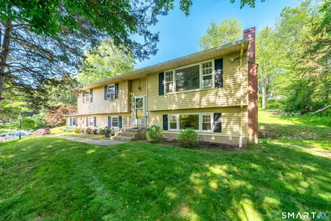 96 Lynn Dr, Meriden, CT 06451