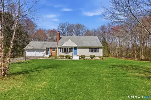 6 Fieldstone Dr, Newtown, CT 06470