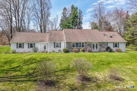 10 Edgehill Dr, Woodbridge, CT 06525