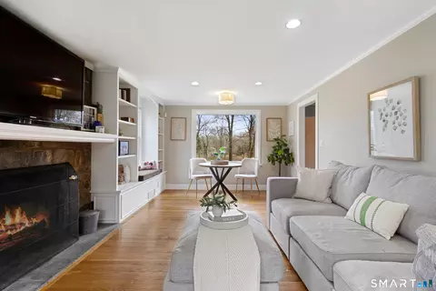 Living - 5 Iris Ln, Redding, CT 06896 photo 3 of 6