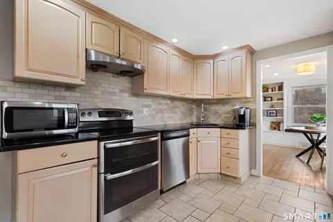 Kitchen - 5 Iris Ln, Redding, CT 06896 photo 2 of 3