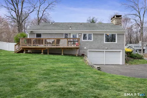 Exterior - 5 Iris Ln, Redding, CT 06896 photo 3 of 4
