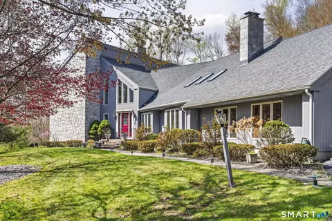 146 Lantern Park Ln S, Southbury, CT 06488