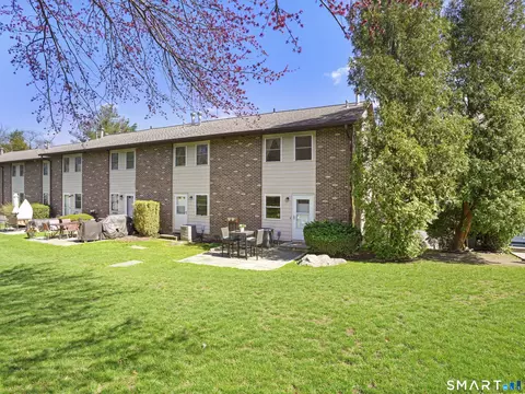 368 Knapps Hwy #368, Fairfield, CT 06824