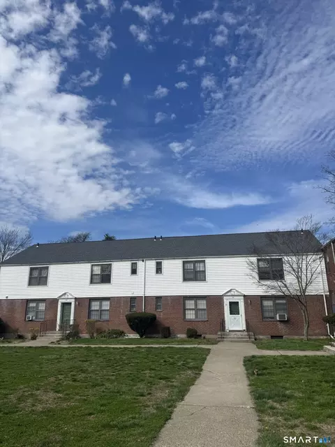 31 Nob Hill Cir #A, Bridgeport, CT 06610