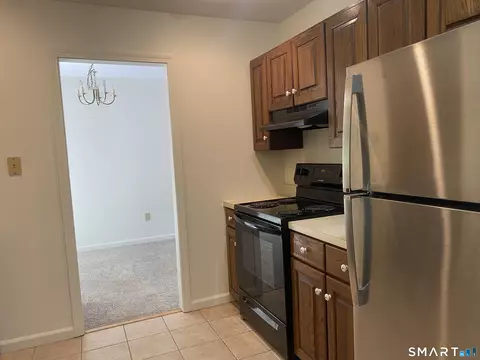 Kitchen - 604 Whetstone Mls #604, Killingly, CT 06241 photo 3 of 4