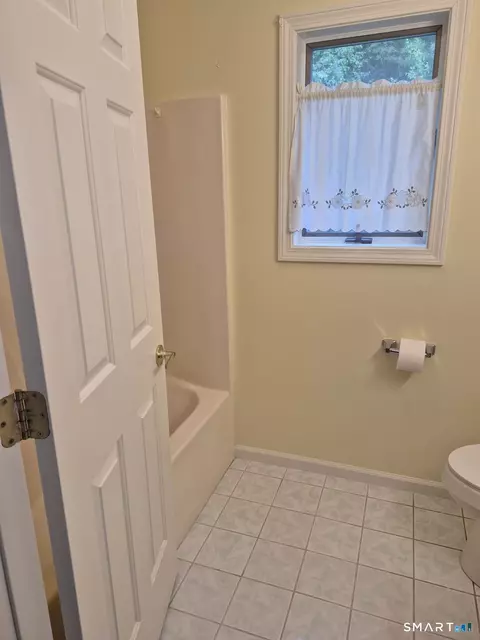 Bath - 604 Whetstone Mls #604, Killingly, CT 06241 photo 3 of 4